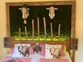 Glückliche Kuh-Villa - Die kuhle Boutique-Villa mit Traumgarten & Pool bis 20 Personen in Kempten - Allgäu